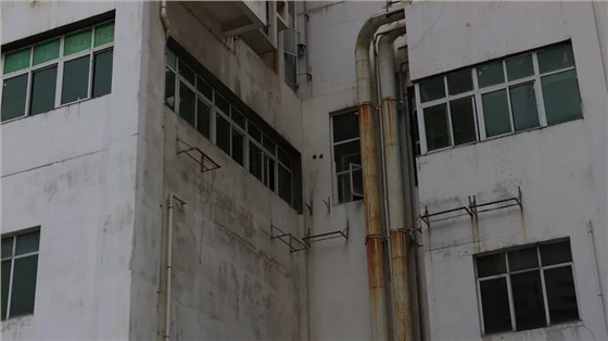 暴雨又又叒叕來報到 深圳坪山小區(qū)外墻涂料滲水如何應(yīng)對