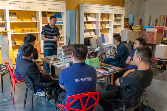 西安經(jīng)銷(xiāo)商團(tuán)隊(duì)到廠培訓(xùn)