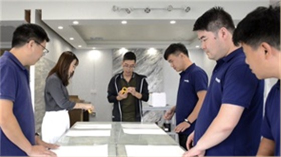西安經(jīng)銷(xiāo)商團(tuán)隊(duì)到廠培訓(xùn)