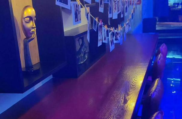 這座音樂(lè)餐吧，有一股誘惑靈魂的力量