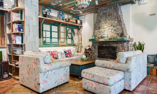 「涂裝案例」環(huán)保戶外木器漆 涂裝人氣文藝青旅美墅